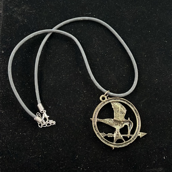 Hunger Game-like Gold Color Necklace - Picture 13 of 16